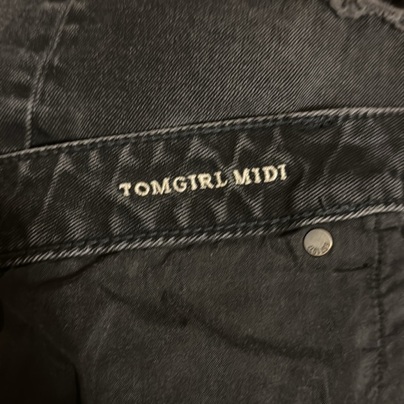 AMERICAN EAGLE tomgirl midi black distressed shorts - Picture 7 of 7